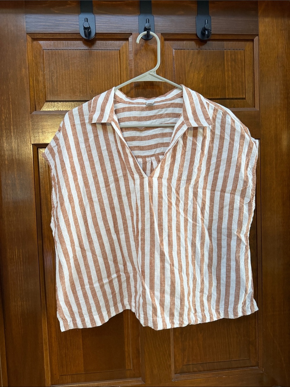 Old Navy Striped V-Neck Collared shirt in Rust & White